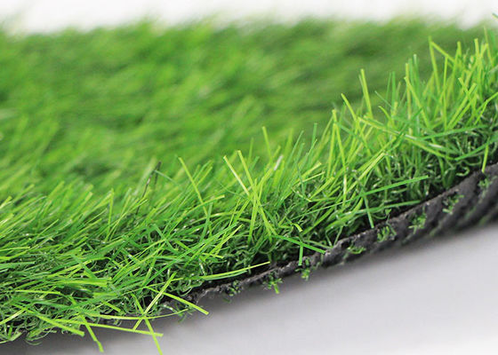 Da grama falsificada da grama do gramado 50mm do jardim da simulação do campo de futebol vista real
